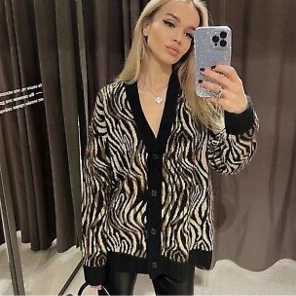 ZARA Animal Print V-Neck Cardigan Sweater - Picture 4 of 9